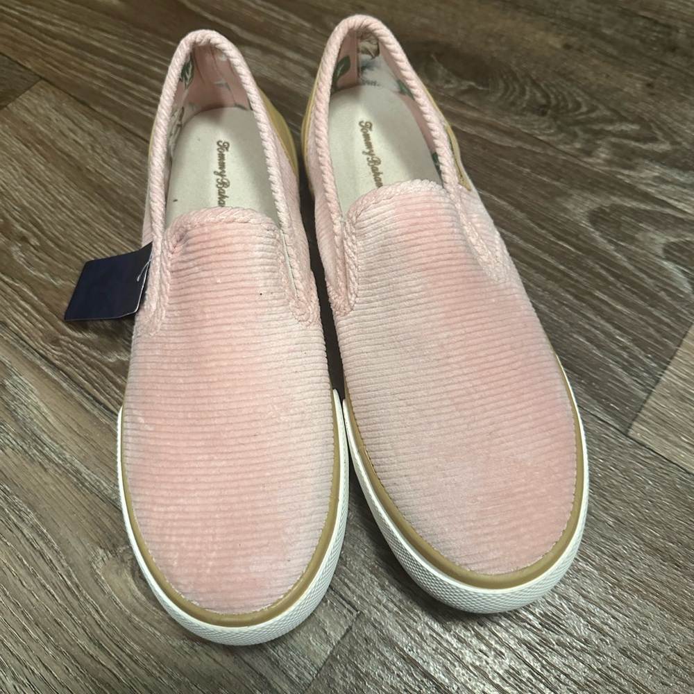 Tommy Bahama Pink corduroy shoes Size 8.5